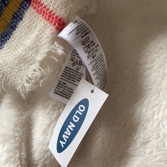 NWT Old Navy Plaid Blanket Scarf - Picture 5 of 5